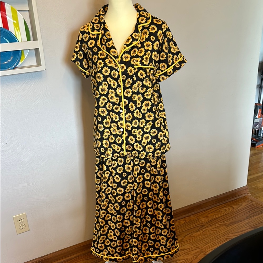 Jordann Jammies sunflower Pajama Set